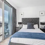 Towers Of Chevron - Private Apartments