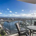 Towers Of Chevron - Private Apartments