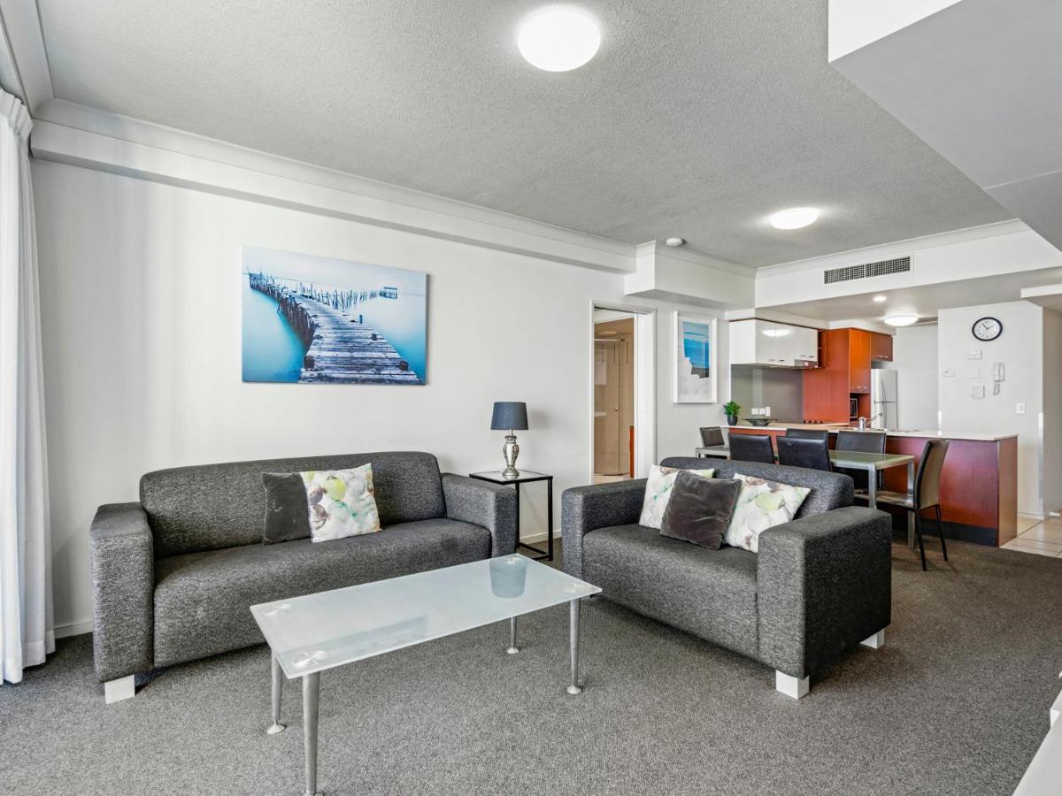 Apartment Towers Of Chevron - Private *