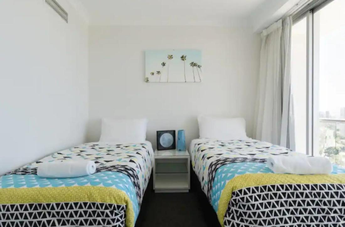Towers Of Chevron - Private Apartment