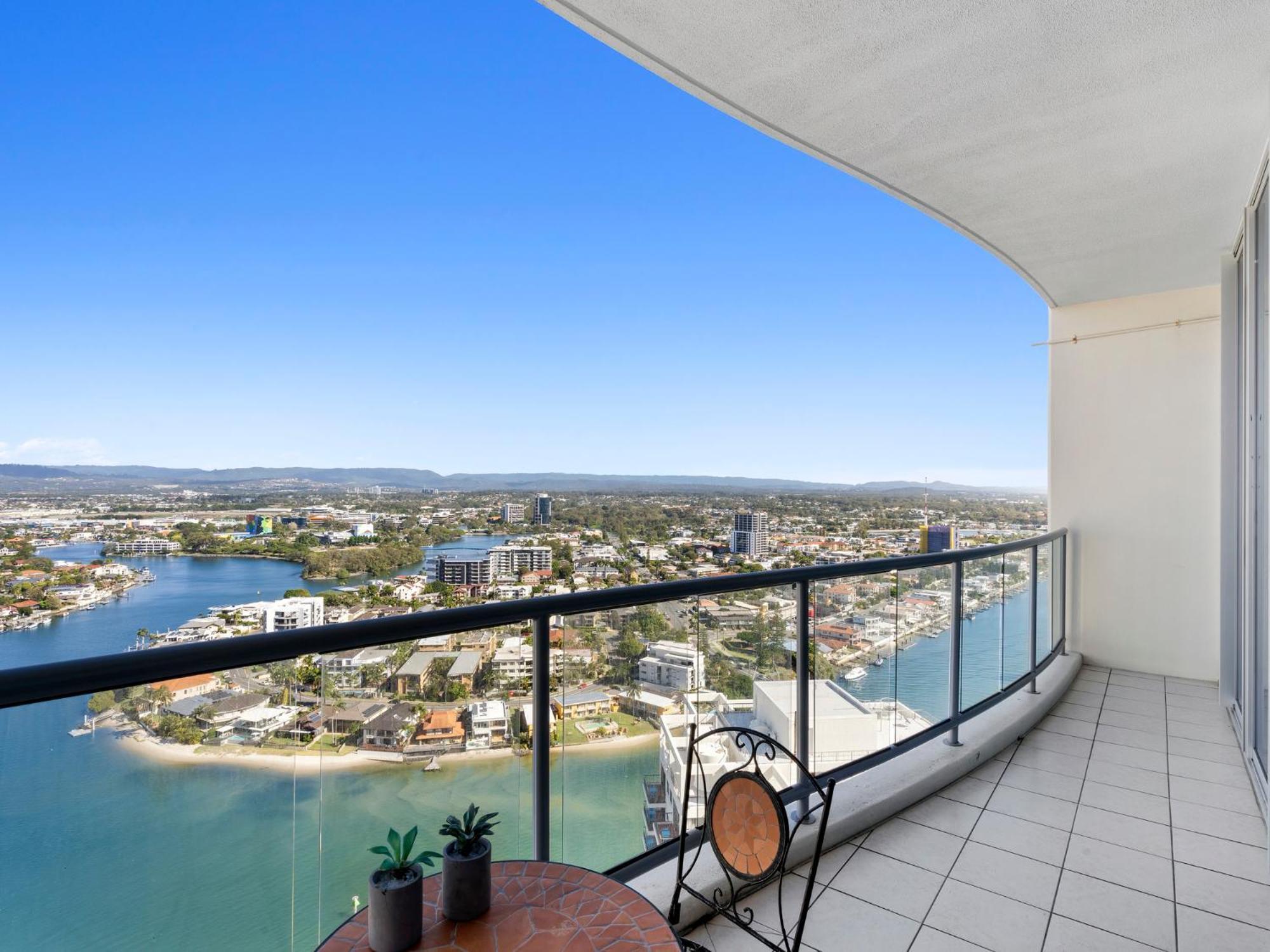 Towers Of Chevron - Private Apartment *