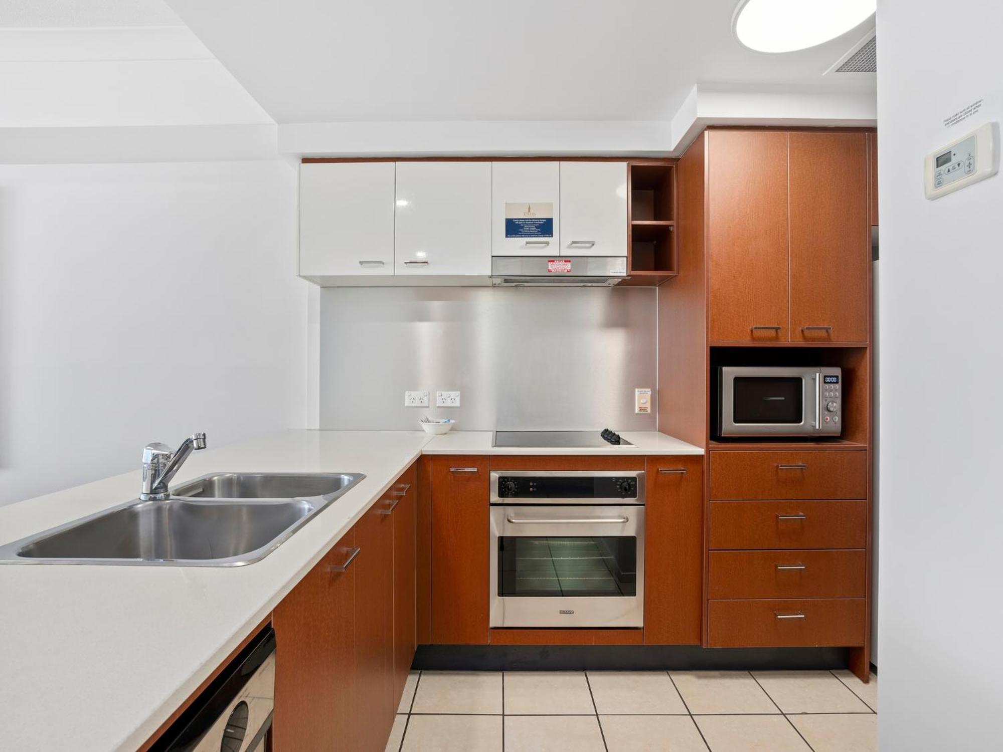 Apartment Towers Of Chevron - Private *