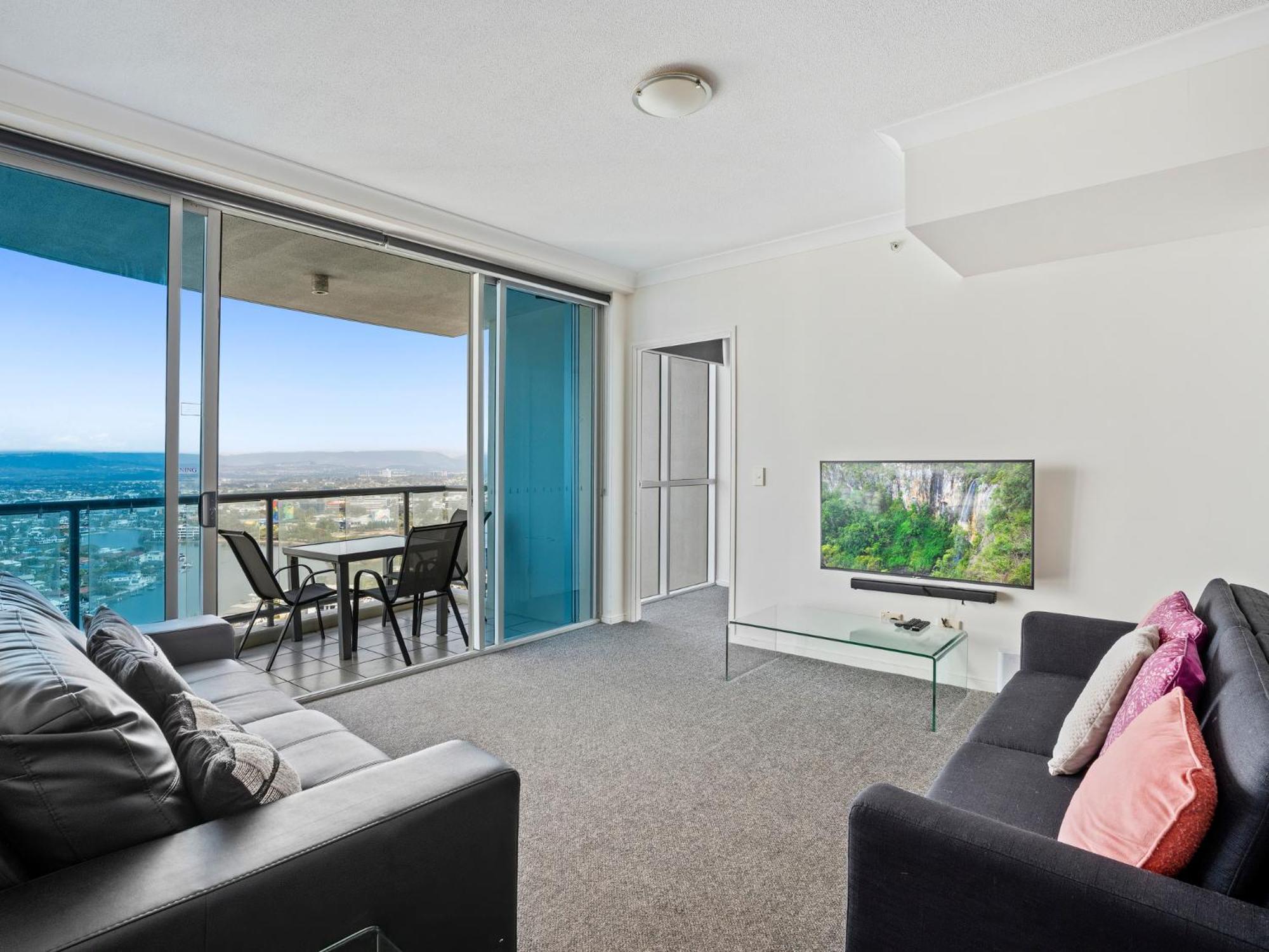 Towers Of Chevron - Private Apartment