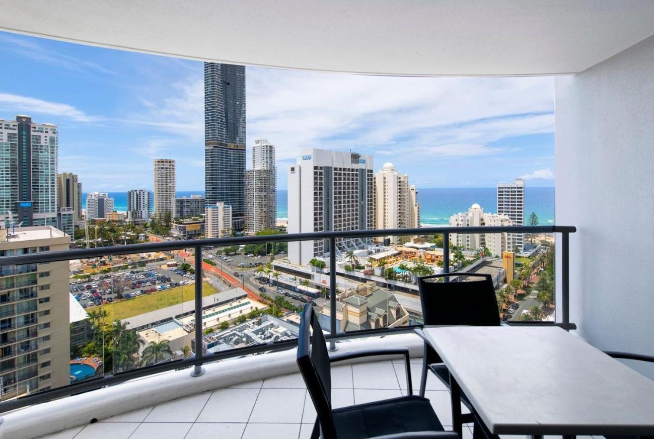 Apartment Towers Of Chevron - Private *