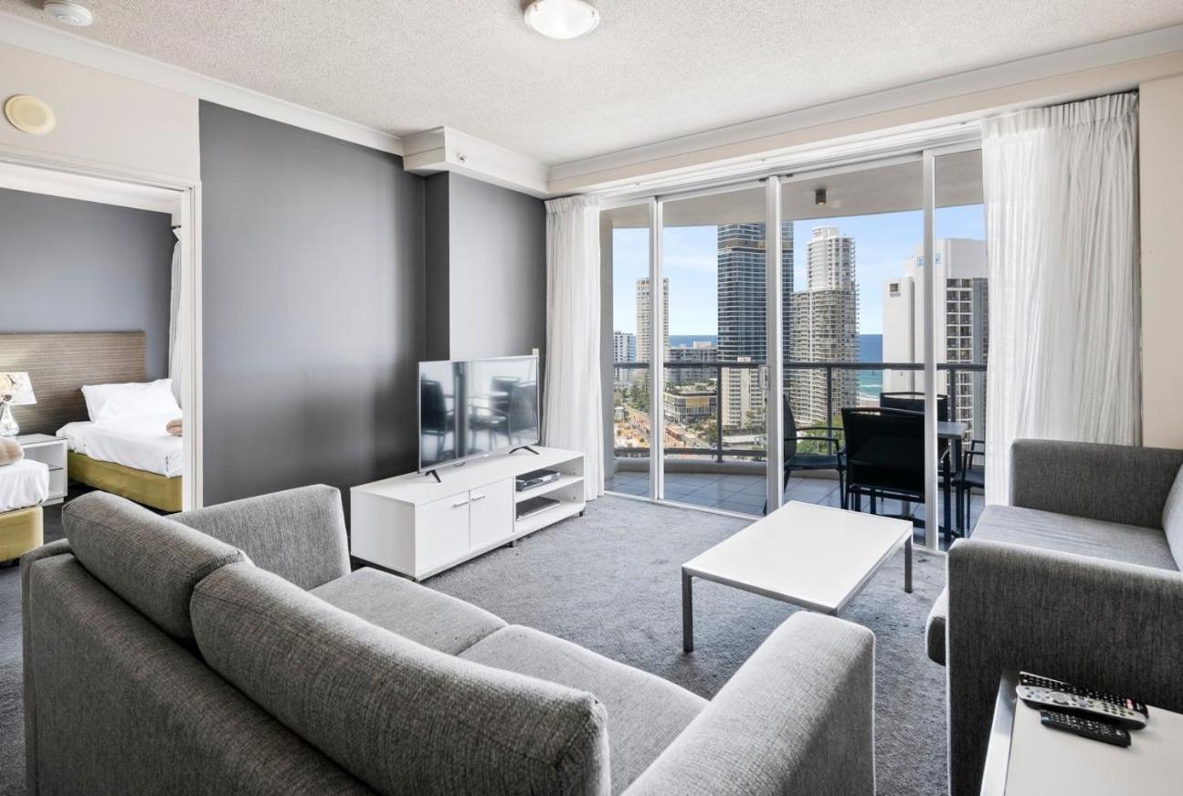 Towers Of Chevron - Private Apartment