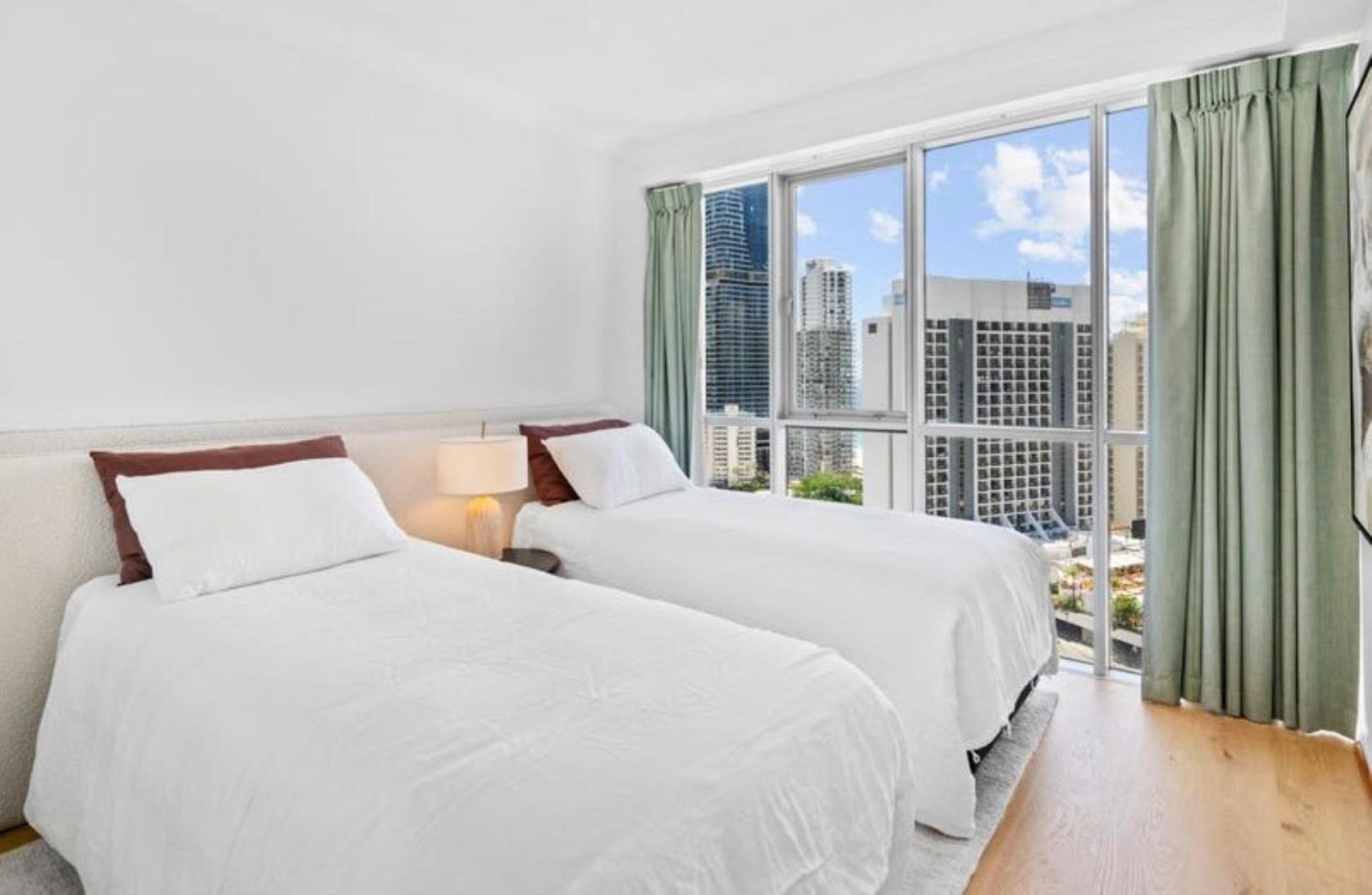 Towers Of Chevron - Private Gold Coast
