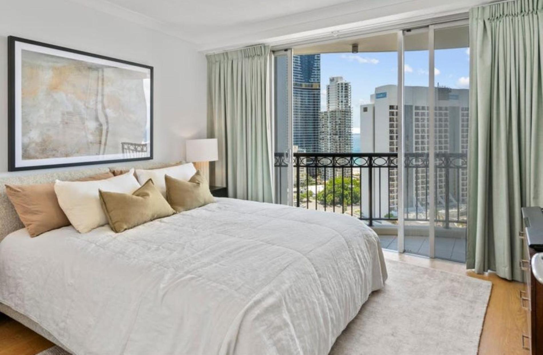 Towers Of Chevron - Private Gold Coast