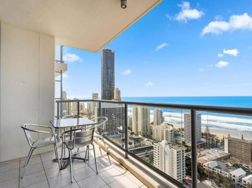 Apartment Towers Of Chevron - Private *